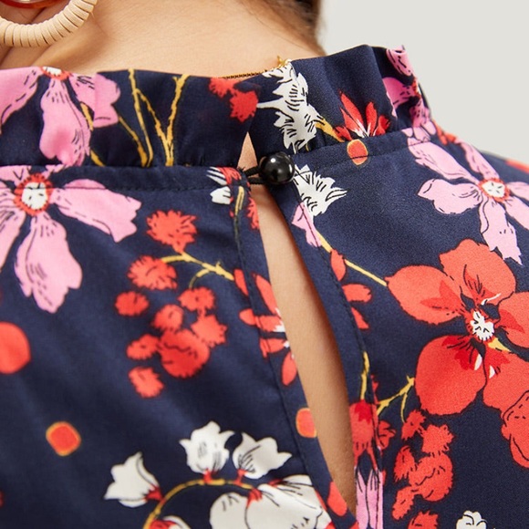 NWT floral pocket dress with mock neck and button closure . - Picture 7 of 8